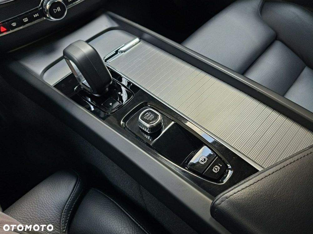 Volvo XC 60 B4 D Ultimate Dark - 37