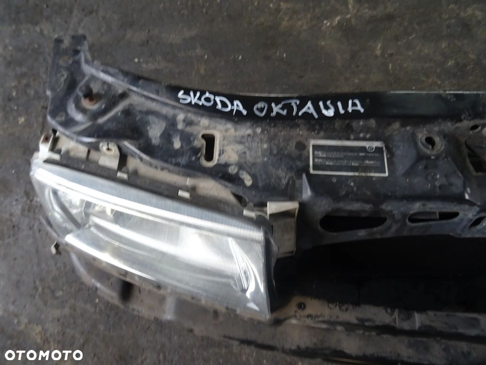 Pas Przedni Kompletny Z Lampami Skoda Octavia - 2