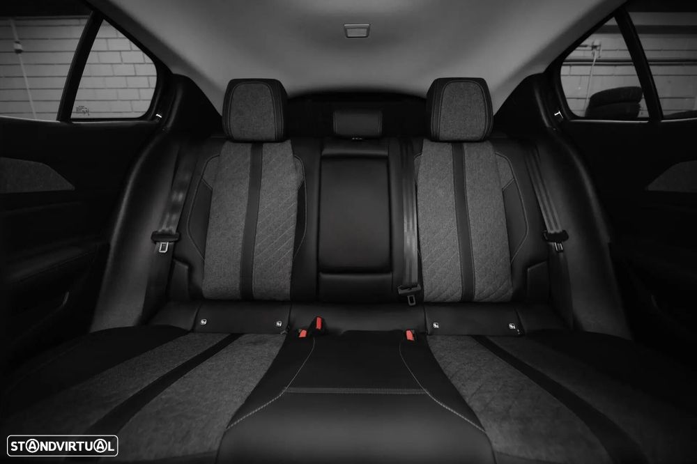 Peugeot 408 1.6 Hybrid Allure e-EAT8 — fotografia 9