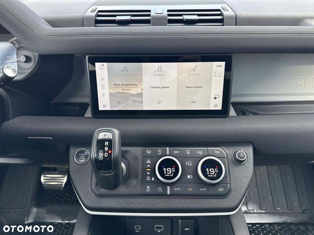 Land Rover Defender - 20