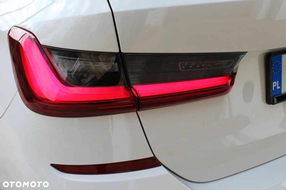 BMW Seria 3 320i M Sport - 14