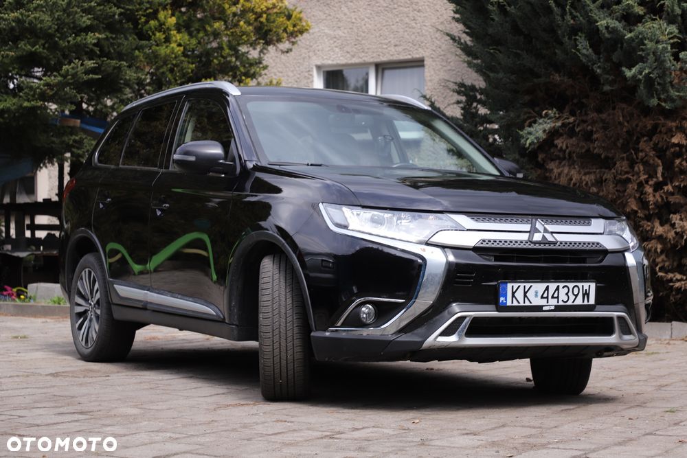 Mitsubishi Outlander - 1