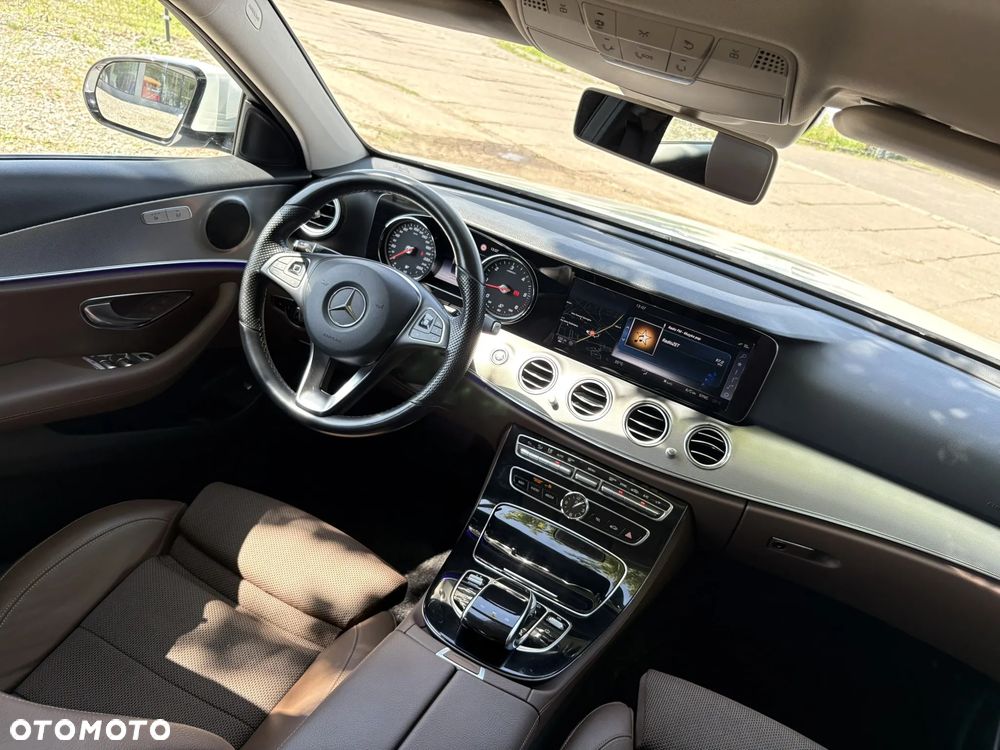 Mercedes-Benz Klasa E 220 d 9G-TRONIC - 26