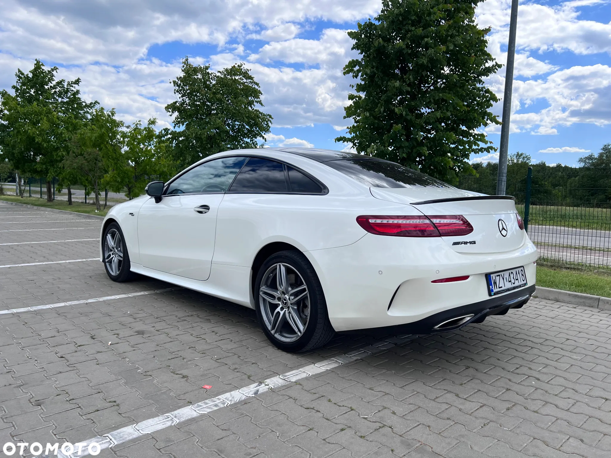 Mercedes-Benz Klasa E 400 4Matic Coupe 9G-TRONIC AMG Line - 4