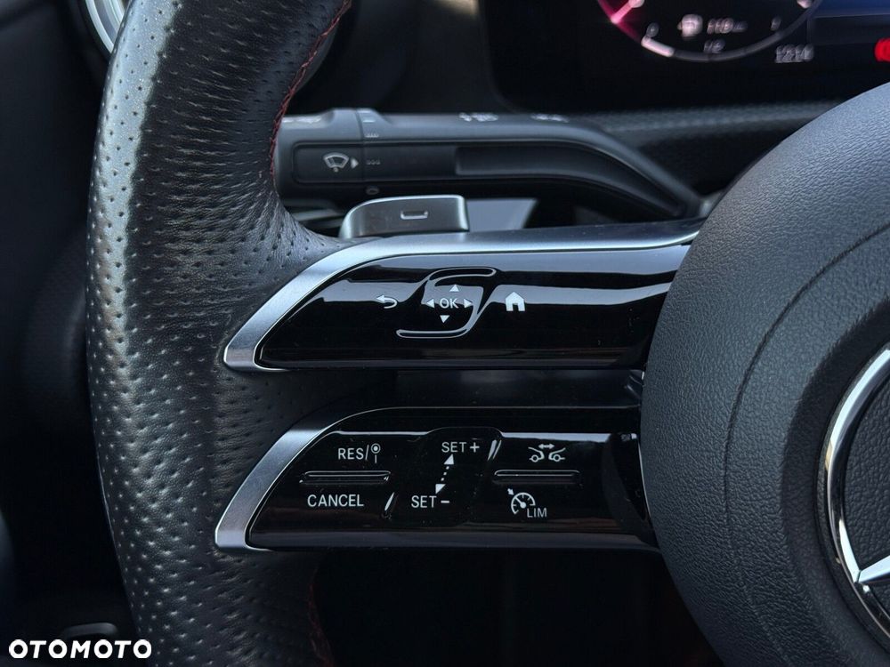 Mercedes-Benz CLA 220 4-Matic AMG Line 7G-DCT - 17