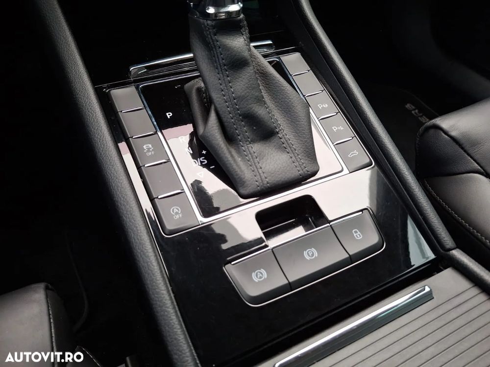 Skoda Superb 2.0 TDI DSG Style - 31