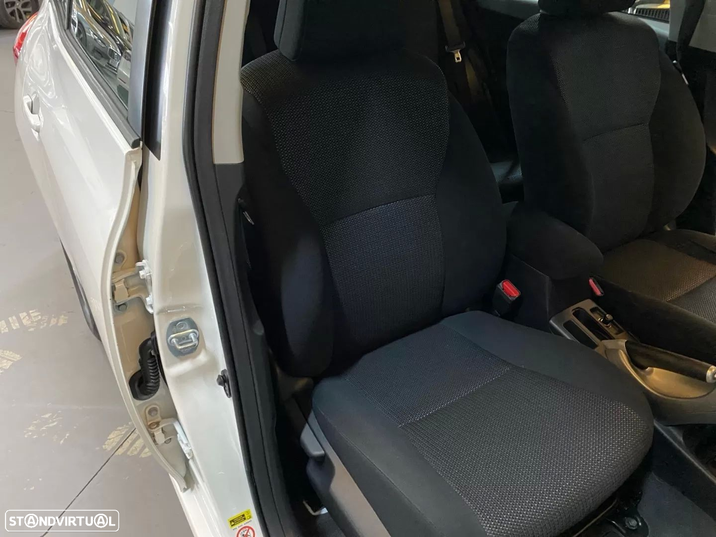 Toyota Auris 1.8 HSD Sport+Navi - 17
