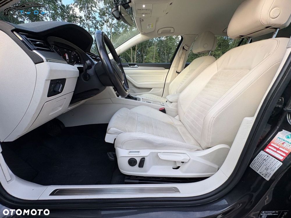 Volkswagen Passat Variant 2.0 TDI SCR 4Motion DSG Highline - 19