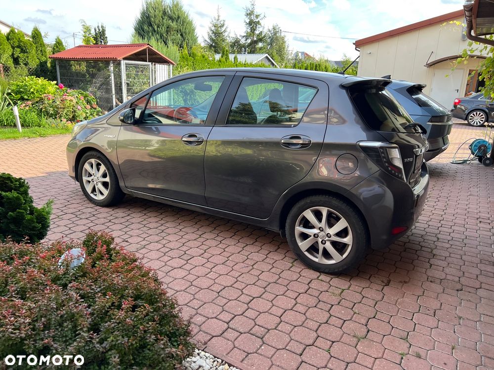 Toyota Yaris Hybrid 100 Premium - 7