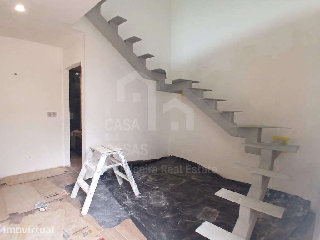 Vende Moradia T2 - Ericeira 16 km, A Casa das Casas - Grande imagem: 4/17