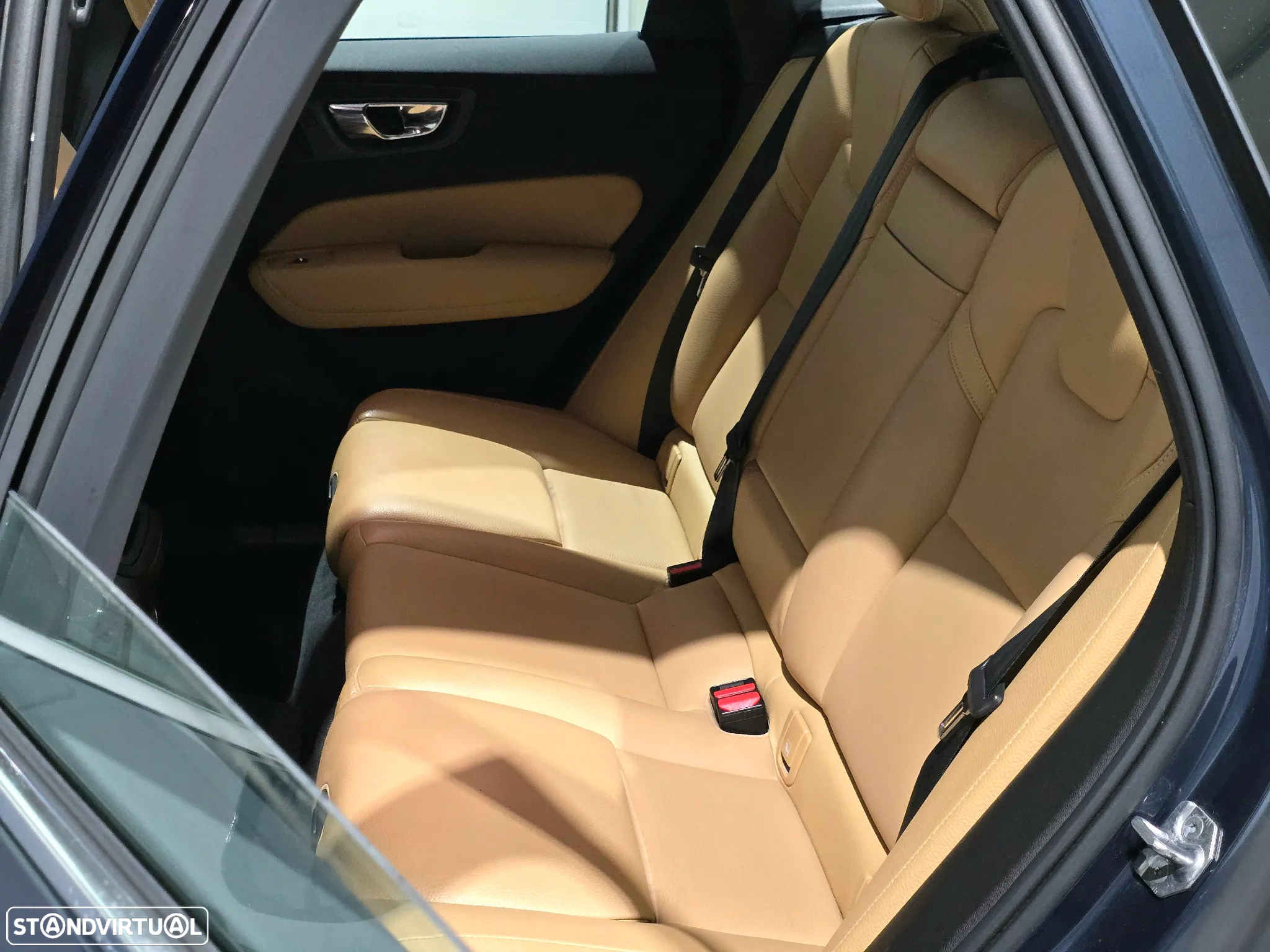 Volvo XC 60 2.0 T8 PHEV Momentum AWD - 42