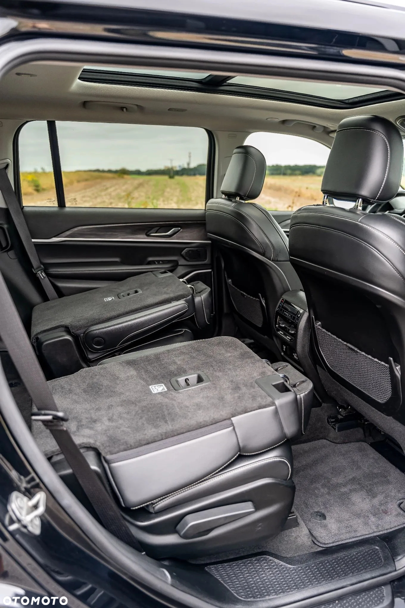 Jeep Grand Cherokee - 23