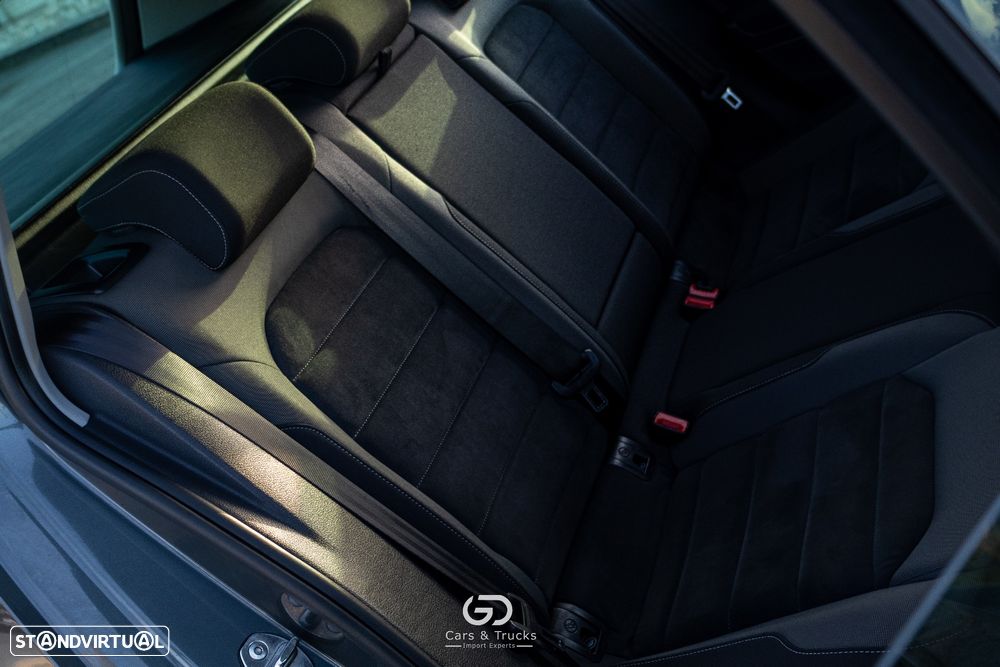 VW Golf Variant 2.0 TDi R-Line - 51