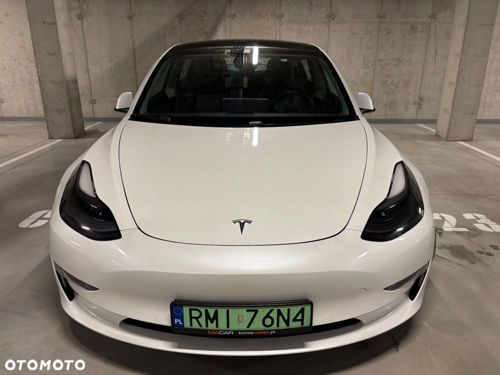 Tesla Model 3 - 3