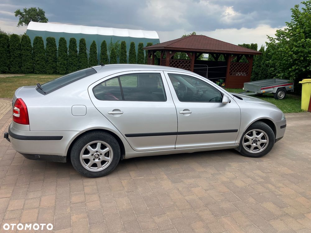 Skoda Octavia 1.6 Ambiente - 4