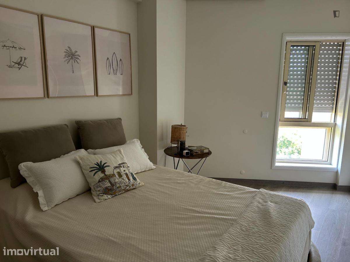 Apartamento com 2 quartos - localizado em Valadares Porto - Grande imagem: 2/9