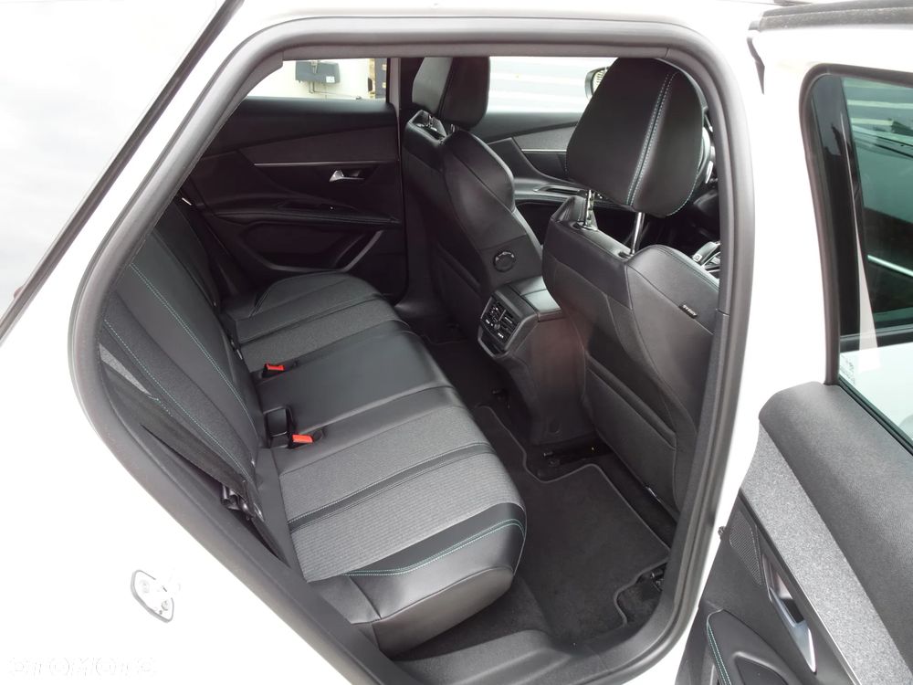 Peugeot 3008 1.5 BlueHDi Allure Pack S&S EAT8 - 19