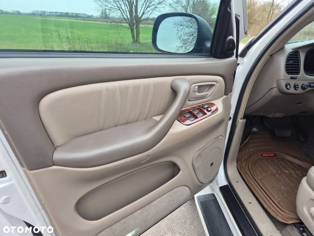 Toyota Sequoia - 21