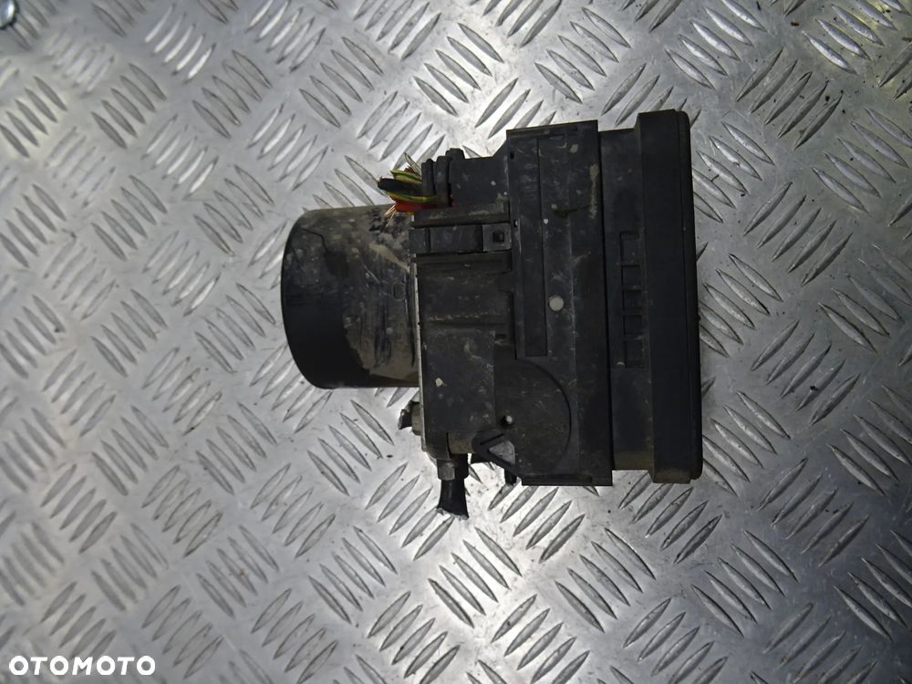 VOLVO V50 2.0D KOMBI POMPA ABS 30742665AA - 8