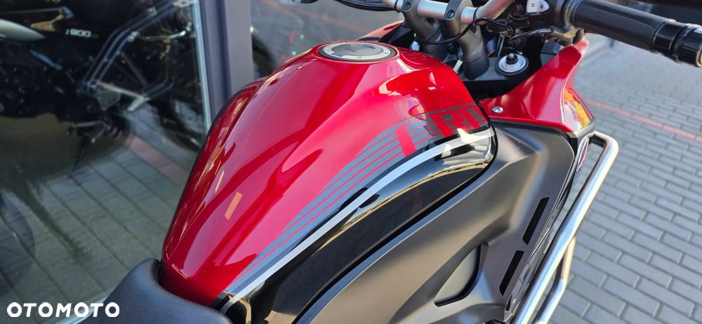 Honda VFR - 13