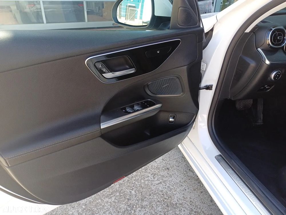 Mercedes-Benz C 200 4Matic 9G-TRONIC Avantgarde - 9