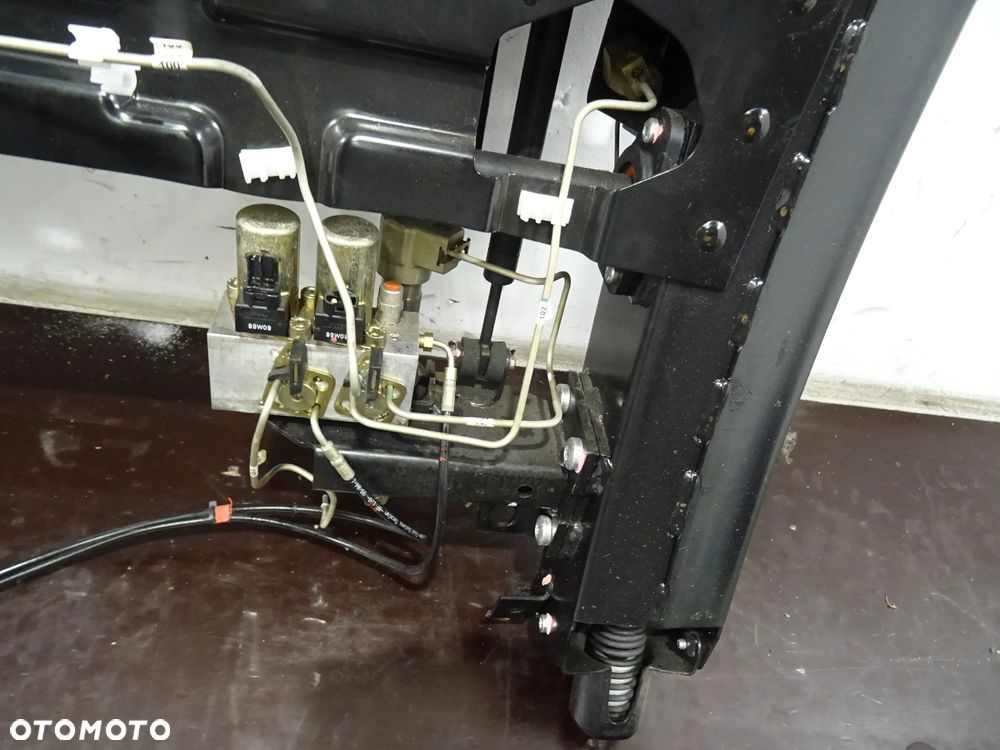 MERCEDES W208 CLK 97-99 ZAGŁÓWKI PRZECIWKAPOTAŻOWE KAPOTAŻOWE ZAGŁÓWEK PAŁĄK MECHANIZM ZAGŁÓWKÓW - 5