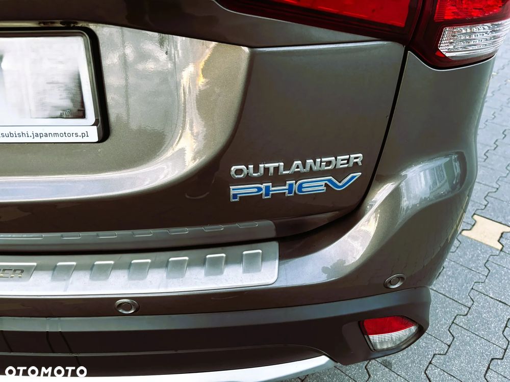 Mitsubishi Outlander Instyle NAVI + - 7