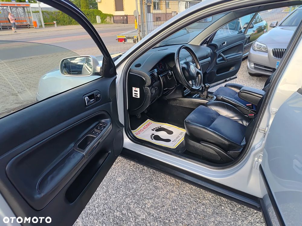 Volkswagen Passat 1.8 - 17