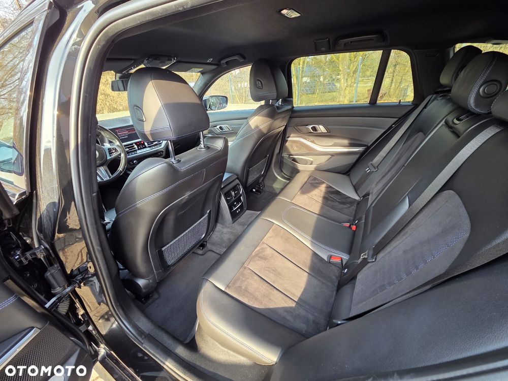 BMW Seria 3 320d xDrive Edition M Sport Shadow - 17