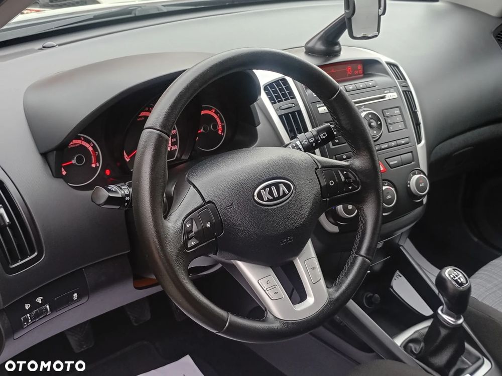 Kia Ceed - 21