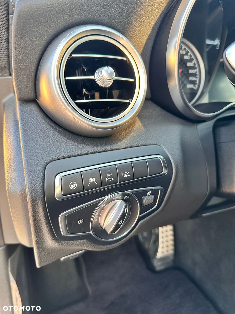 Mercedes-Benz Klasa C AMG 43 4Matic 9G-TRONIC - 17