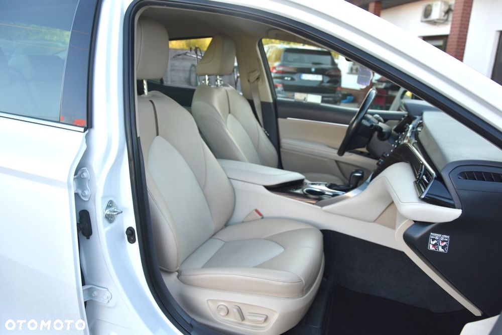 Toyota Camry 2.5 Hybrid Executive CVT - 20