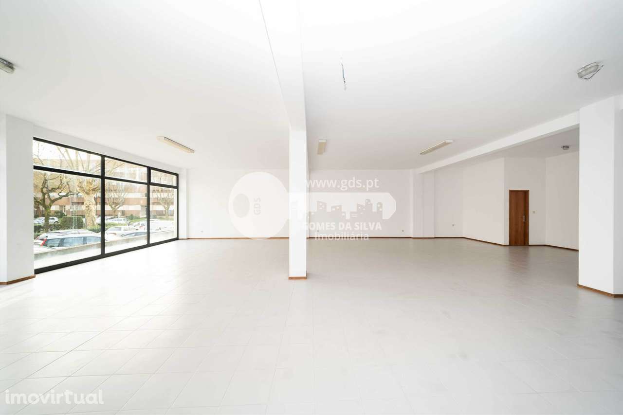 Loja para arrendamento com 135m2 na Praceta das Amoreiras - Comércio - Grande imagem: 3/17