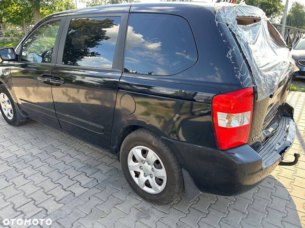 Kia Carnival - 12
