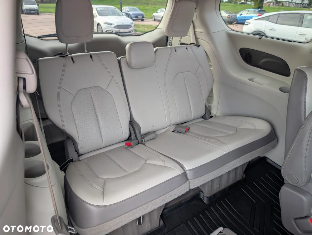 Chrysler Pacifica - 14