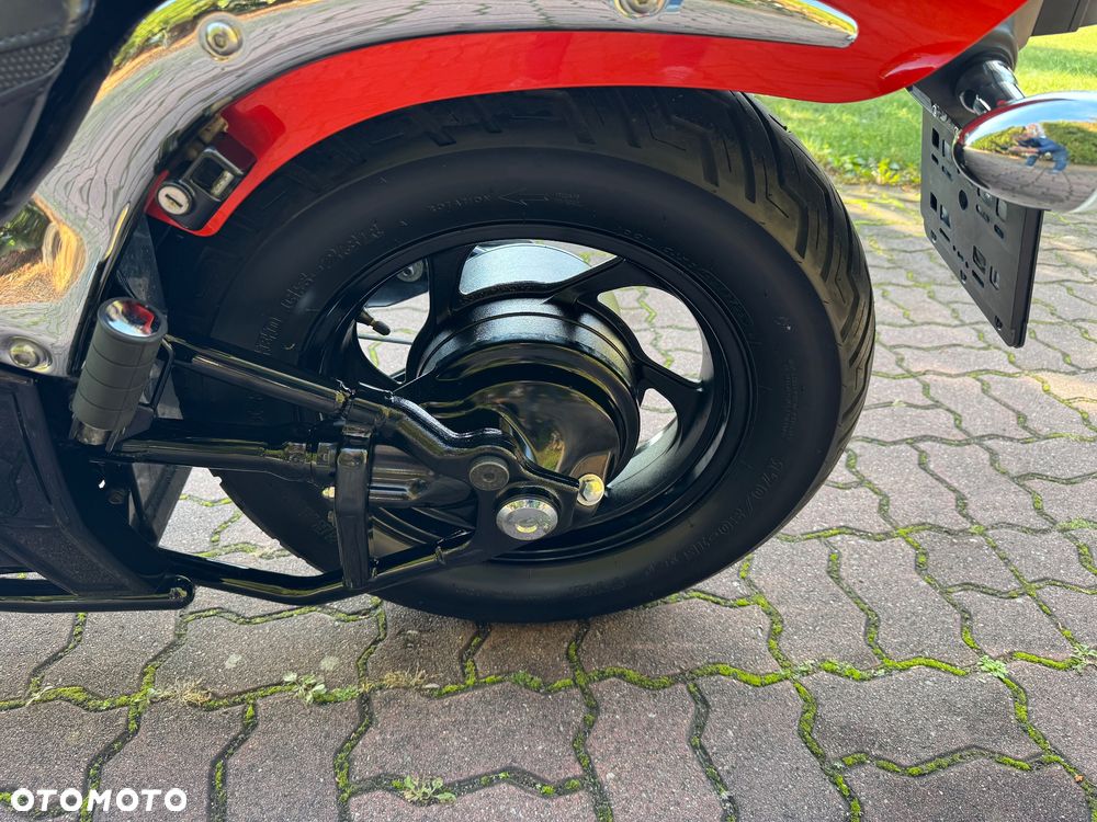 Suzuki Intruder - 13