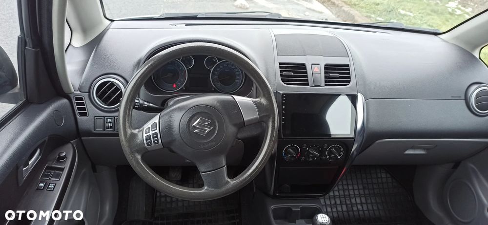 Suzuki SX4 - 10