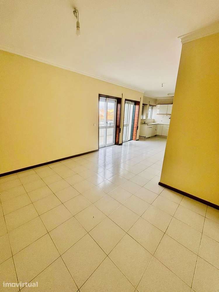 Apartamento T2 com terraço e cozinha equipada - Grande imagem: 4/14