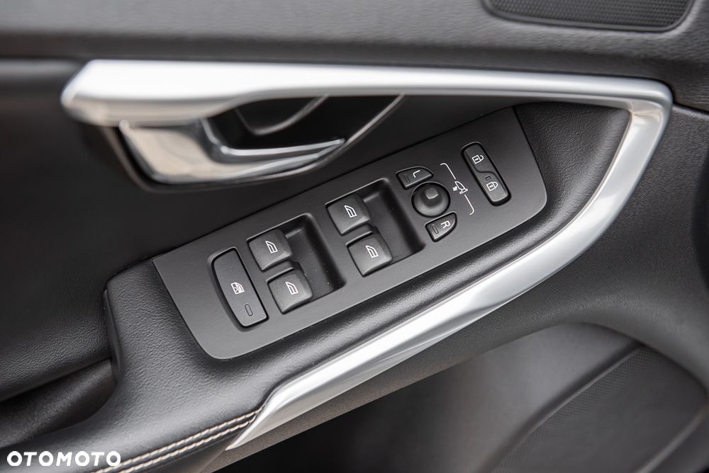 Volvo V40 D3 Geartronic RDesign - 17