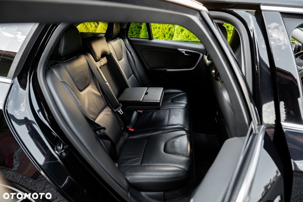 Volvo V60 T6 AWD Geartronic Summum - 24