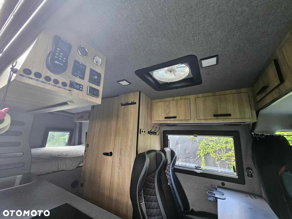 Volkswagen Crafter 35 TDI Autm 4MOTION - 12