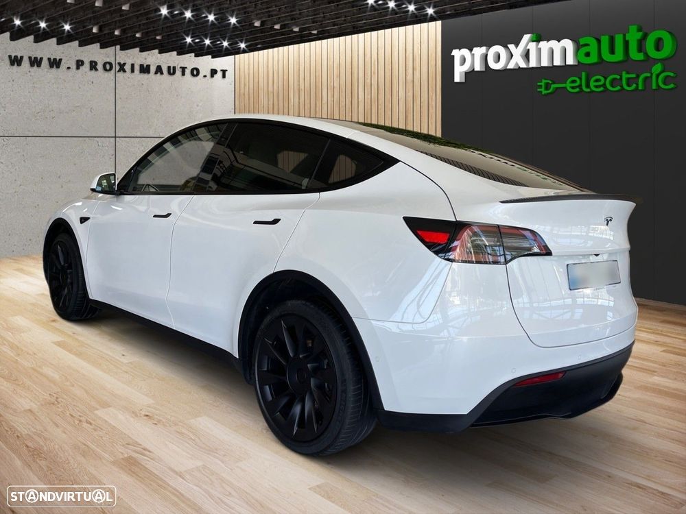 Tesla Model Y Long Range Dual Motor AWD - 16