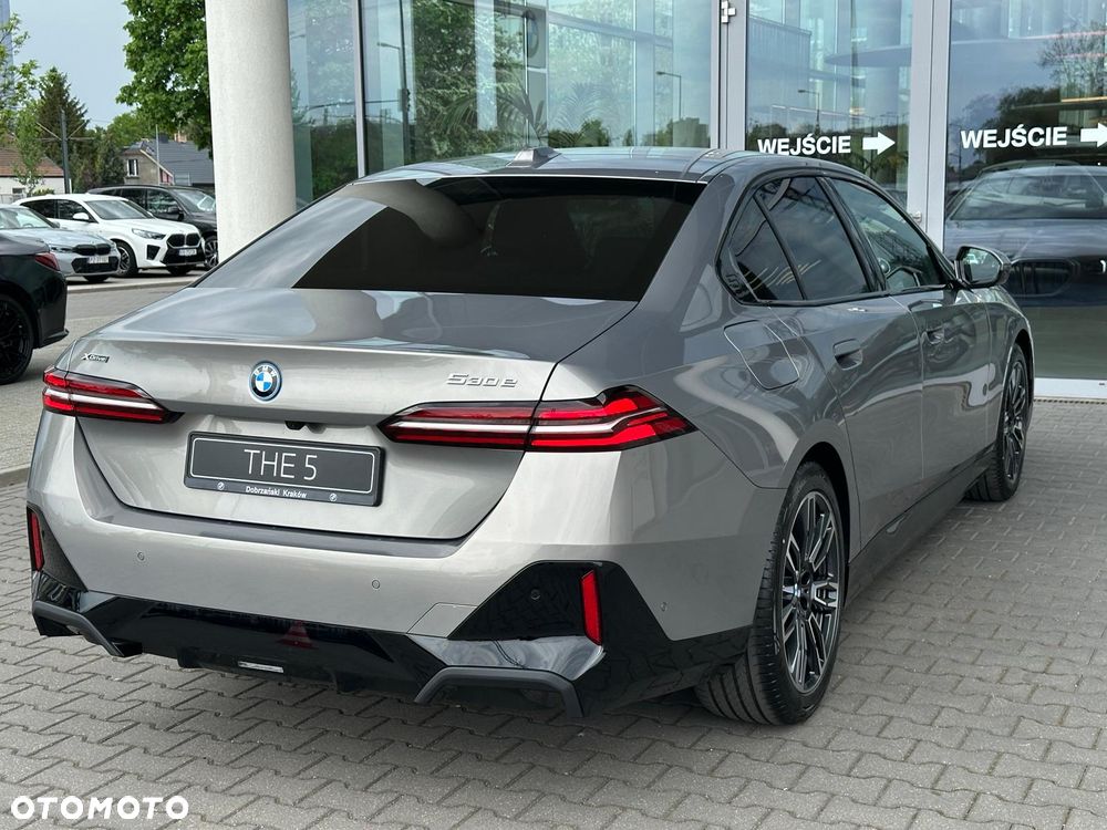 BMW Seria 5 530e xDrive PHEV - 13