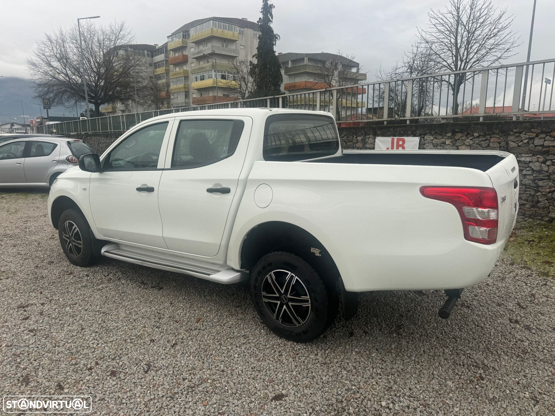 Mitsubishi L200 2.4 DI-D CD Invite 4WD - 4