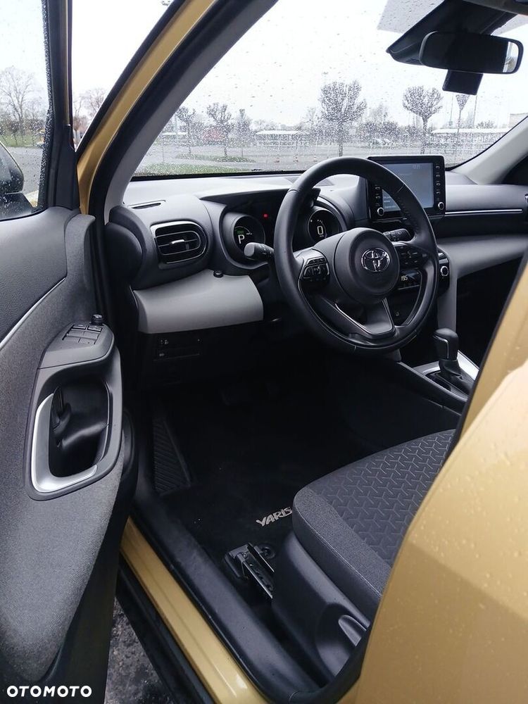 Toyota Yaris Cross Hybrid 1.5 Comfort 4x4 - 17