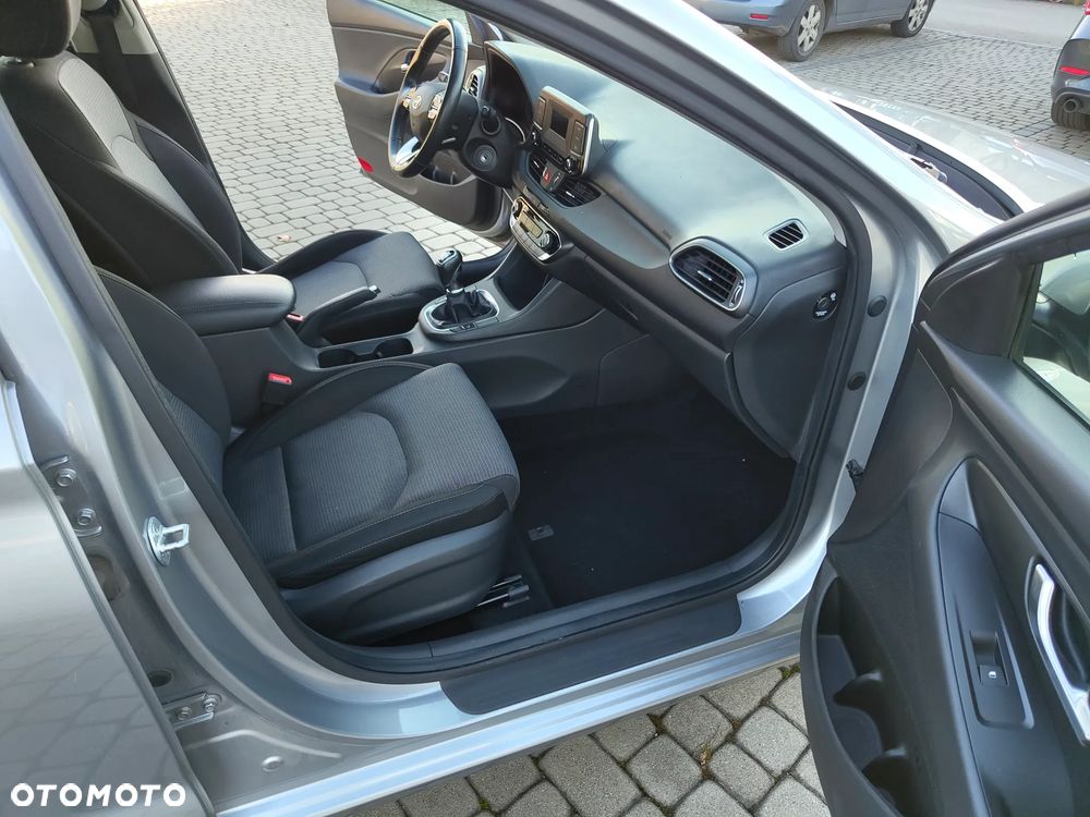 Hyundai i30 1.5 DPI Classic + - 15