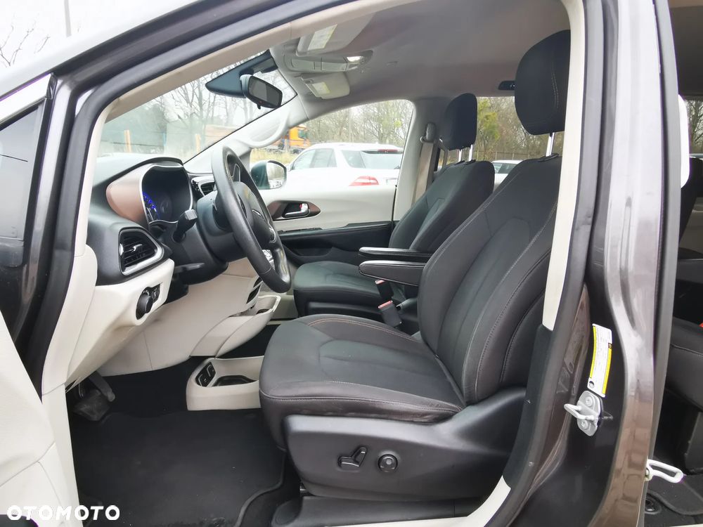 Chrysler Pacifica - 20