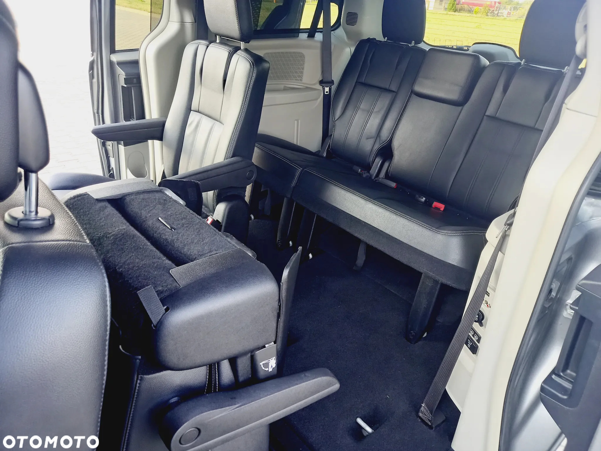 Chrysler Town & Country 3.6 Touring - 24