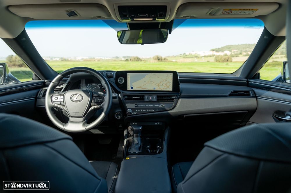 Lexus ES 300h Sport - 9