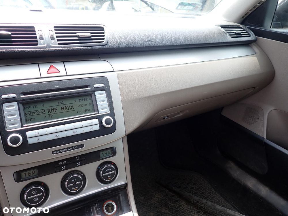 CZĘŚCI - Vw Passat B6 1,9TDI 105KM BXE KOMBI 5B JCX lakier LC8Z  2007r. INDEX - 10046 - 14